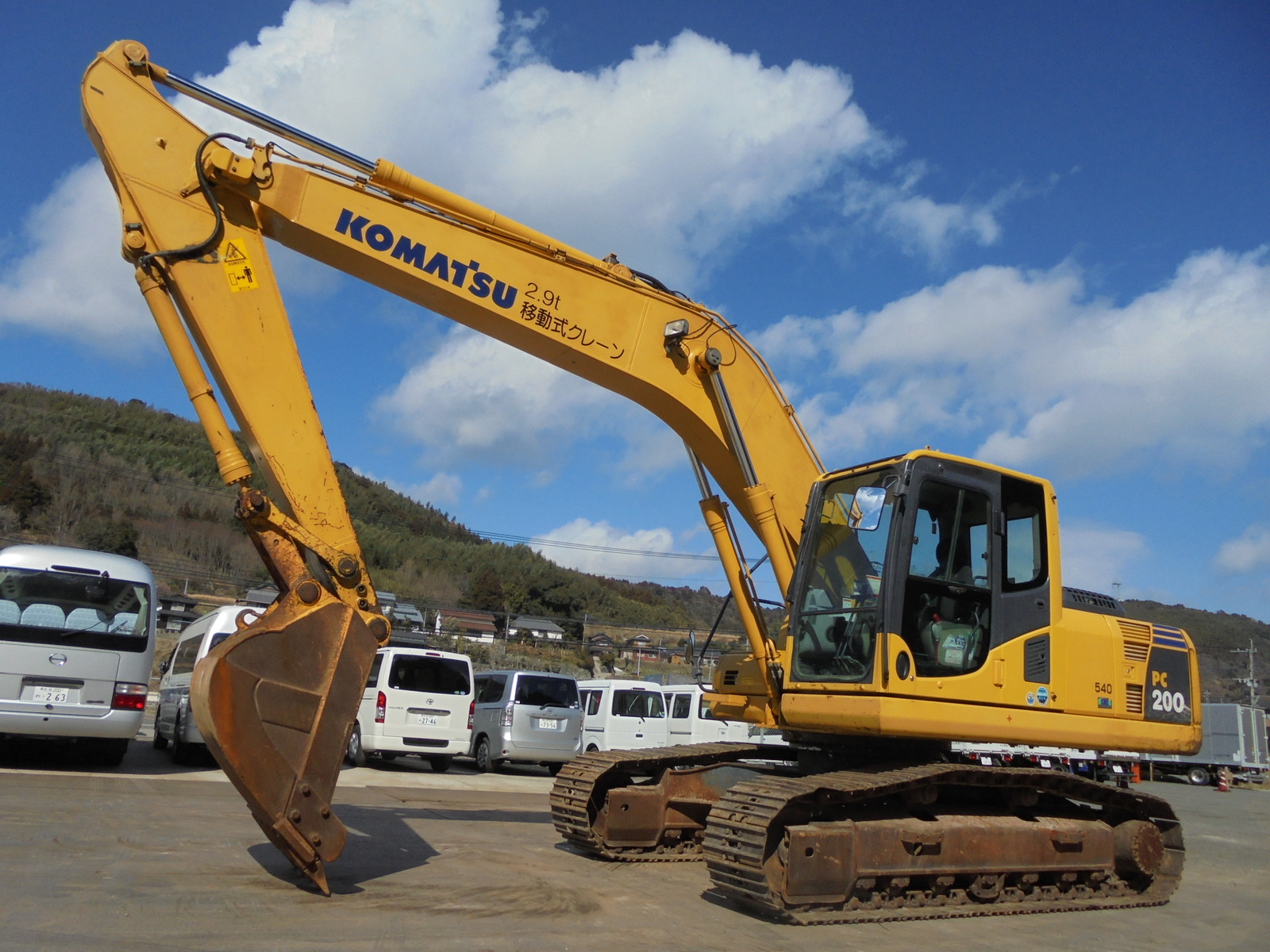 中古建設機械 中古 コマツ KOMATSU 油圧ショベル・バックホー ０．７－０．９立米 PC200-8N1