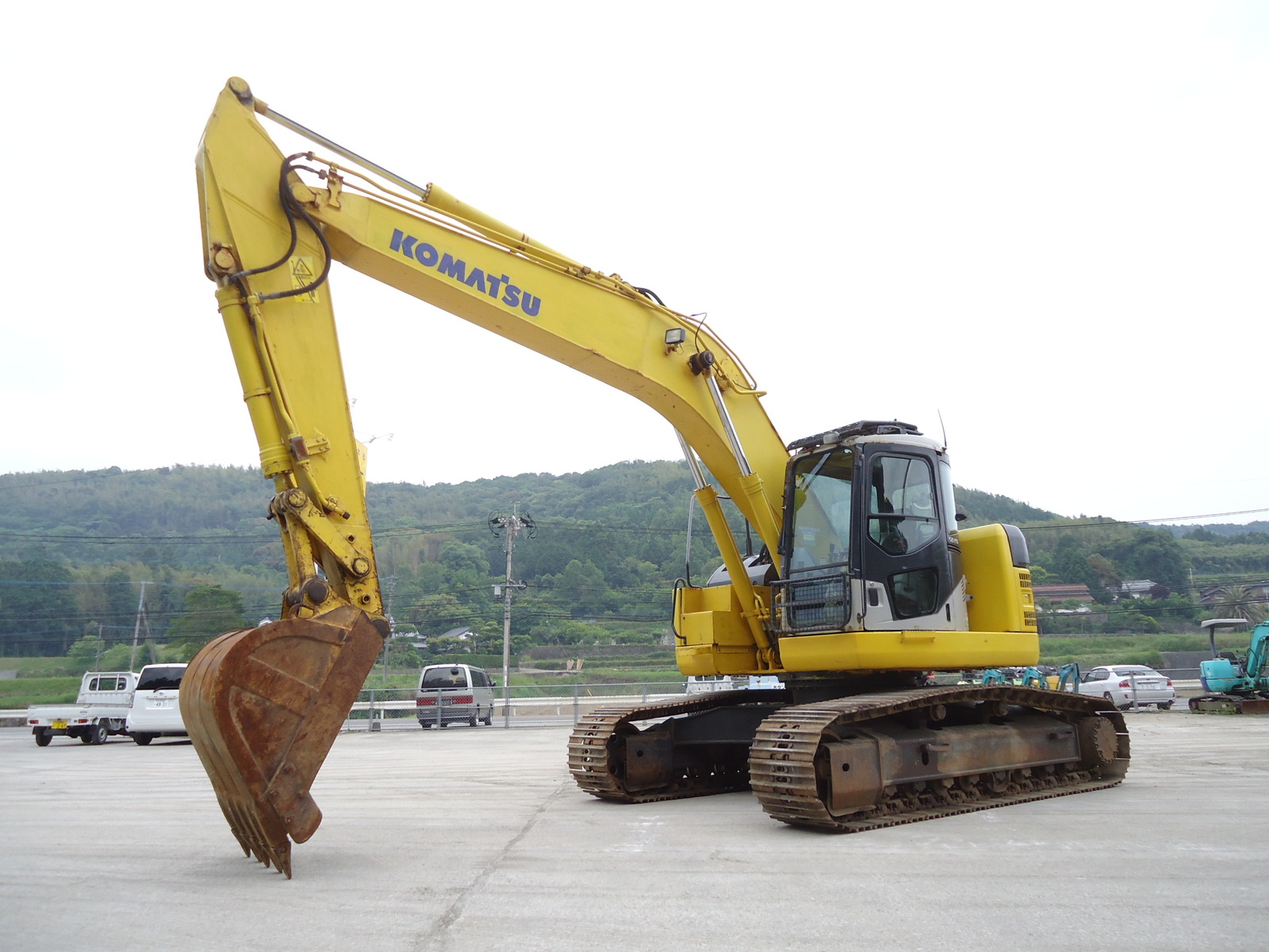 中古建設機械 中古 コマツ KOMATSU 油圧ショベル・バックホー ０．７－０．９立米 PC228US-3N0