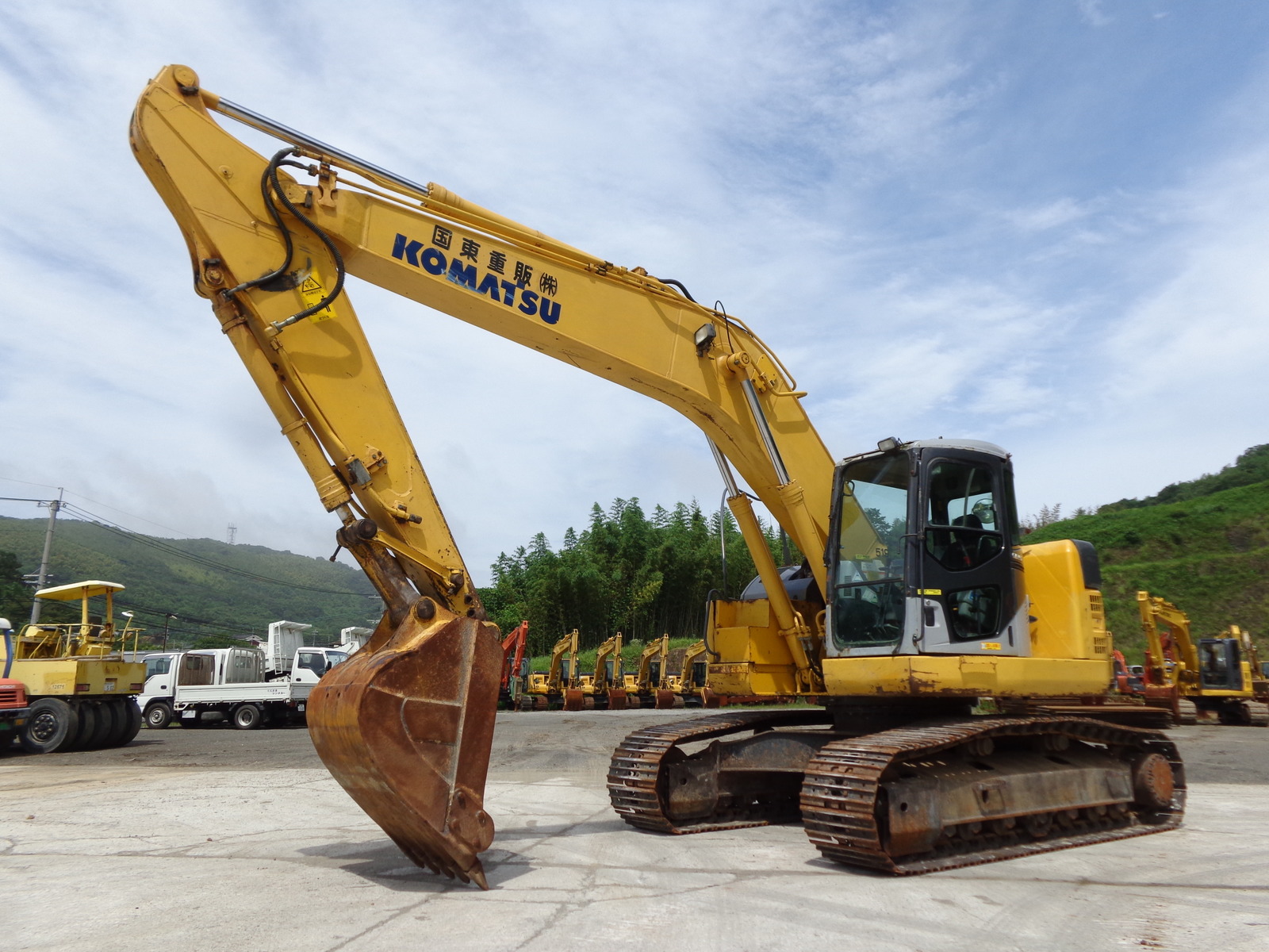 中古建設機械 中古 コマツ KOMATSU 油圧ショベル・バックホー ０．７－０．９立米 PC228US-3N0