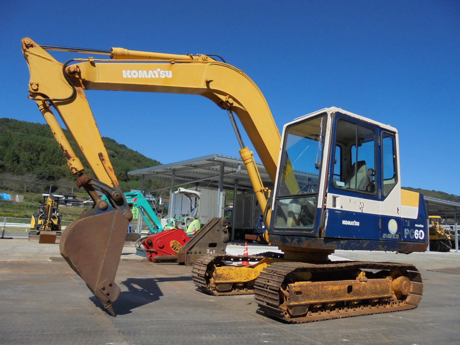 中古建設機械 中古 コマツ KOMATSU 油圧ショベル・バックホー ０．２－０．３立米 PC60-6