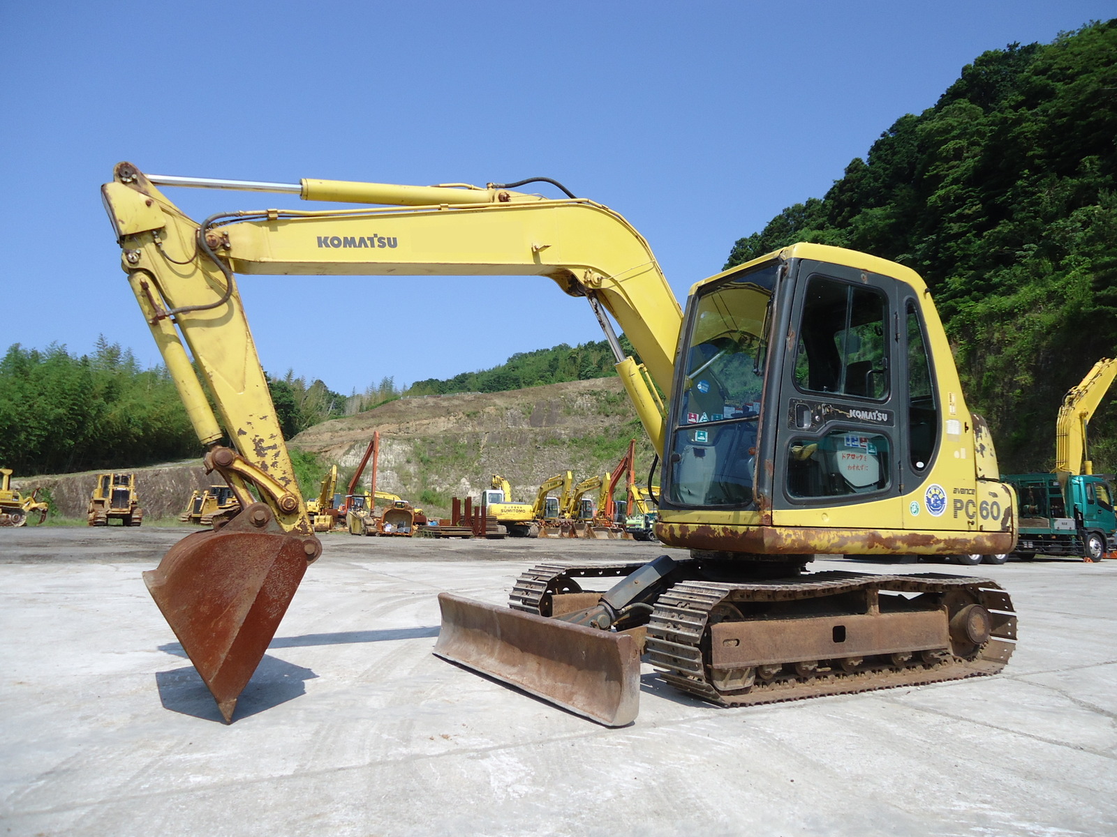 中古建設機械 中古 コマツ KOMATSU 油圧ショベル・バックホー ０．２－０．３立米 PC60-7