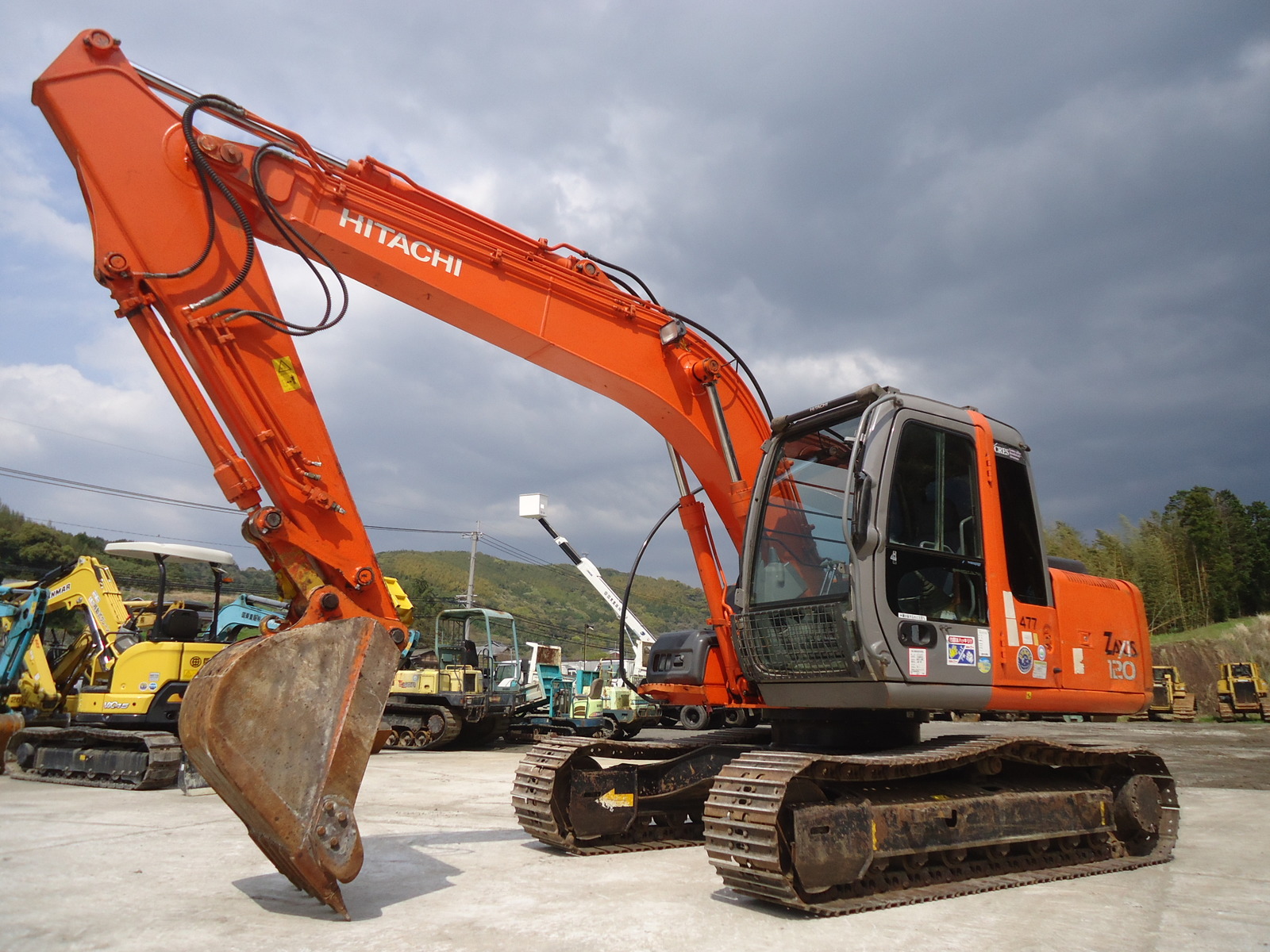 中古建設機械 中古 日立建機 HITACHI 油圧ショベル・バックホー ０．４－０．５立米 ZX120