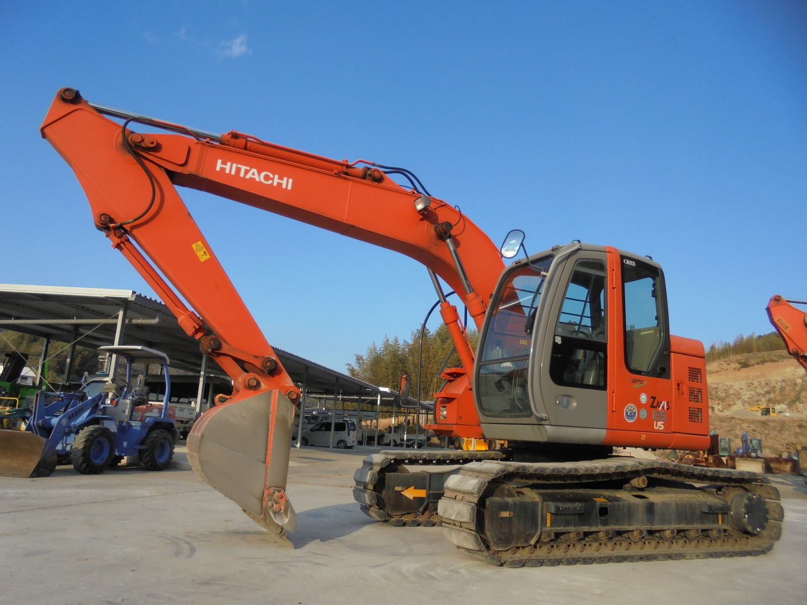 中古建設機械 中古 日立建機 HITACHI 油圧ショベル・バックホー ０．４－０．５立米 ZX135US