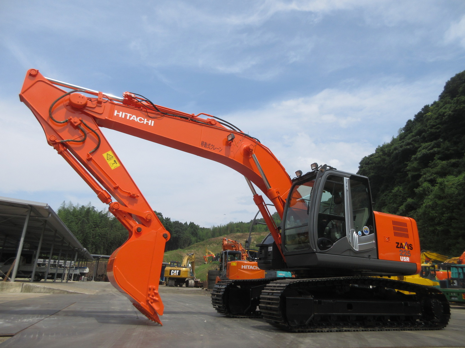 中古建設機械 中古 日立建機 HITACHI 油圧ショベル・バックホー ０．７－０．９立米 ZX225USR-3