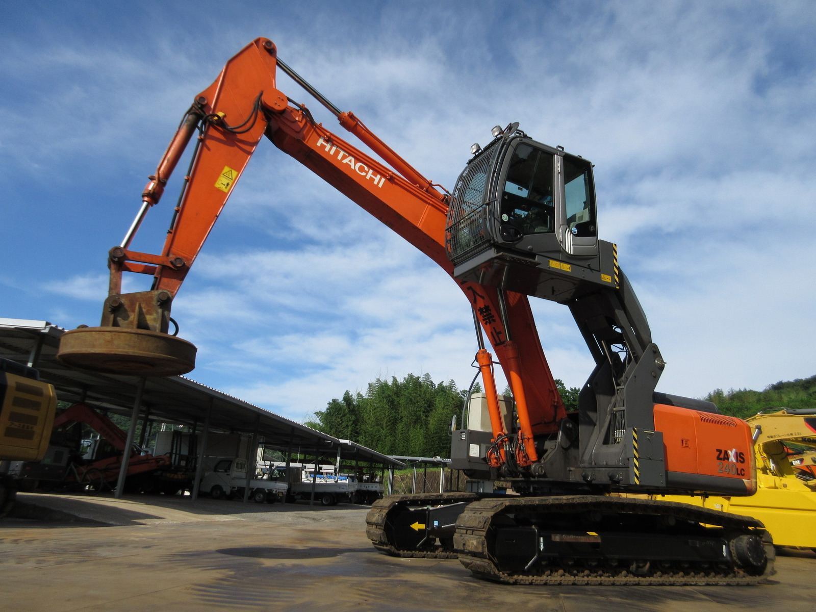 Used Construction Machine Used HITACHI HITACHI Material Handling / Recycling excavators Magnet ZX240LC-3