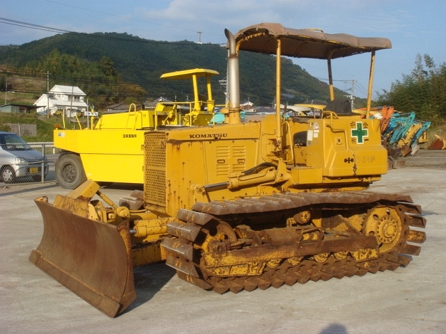 中古建設機械 中古 コマツ KOMATSU ブルドーザ  D31P-17