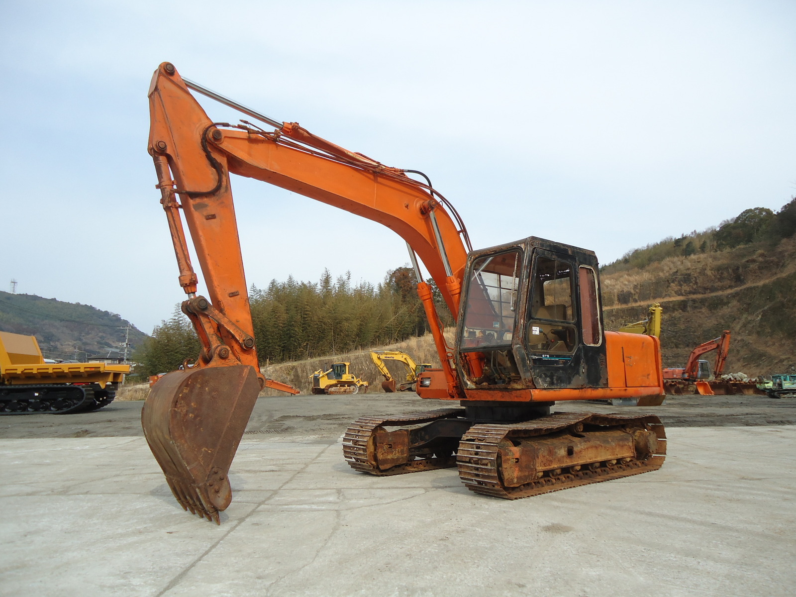 中古建設機械 中古 日立建機 HITACHI 油圧ショベル・バックホー ０．４－０．５立米 EX100