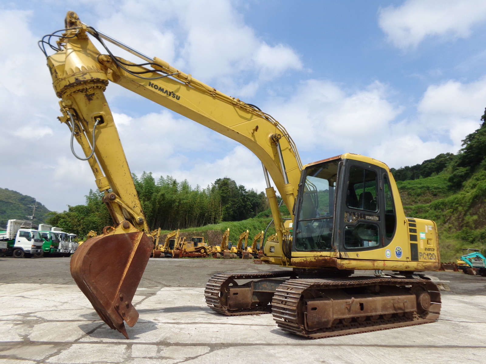 中古建設機械 中古 コマツ KOMATSU 油圧ショベル・バックホー ０．４－０．５立米 PC120-6E