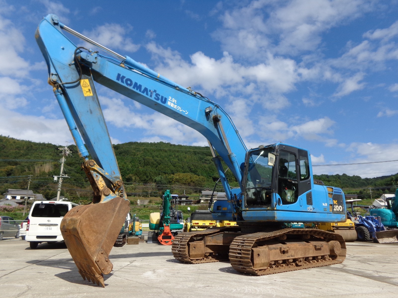 中古建設機械 中古 コマツ KOMATSU 油圧ショベル・バックホー ０．７－０．９立米 PC200-8