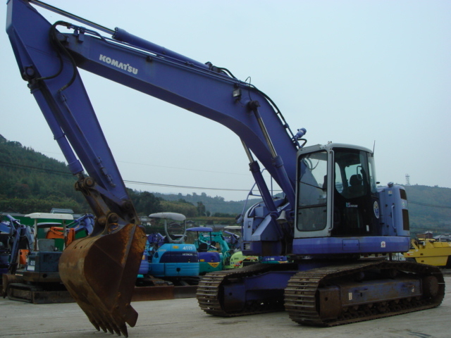 中古建設機械 中古 コマツ KOMATSU 油圧ショベル・バックホー ０．７－０．９立米 PC228UU-1