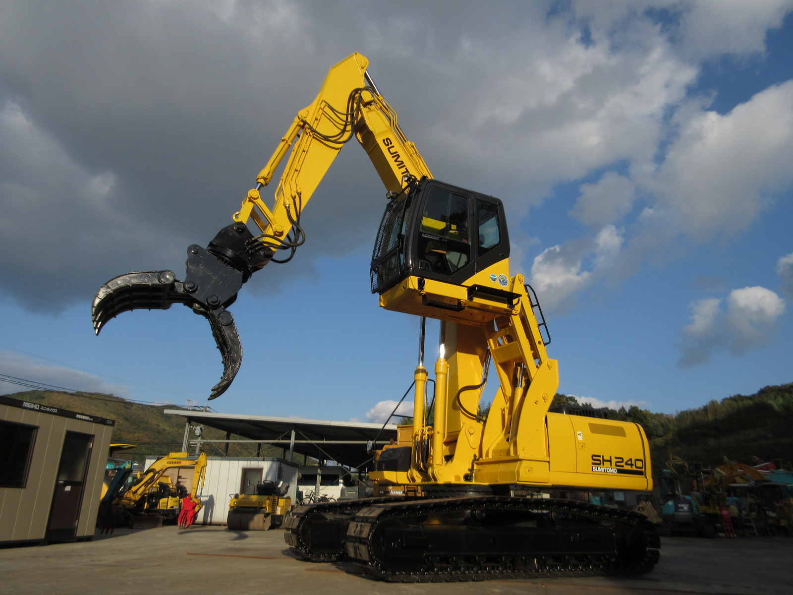 Used Construction Machine Used SUMITOMO SUMITOMO Material Handling / Recycling excavators Grapple SH240-5