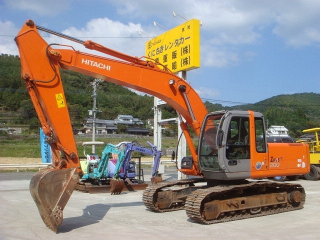 中古建設機械 中古 日立建機 HITACHI 油圧ショベル・バックホー ０．７－０．９立米 ZX200-E