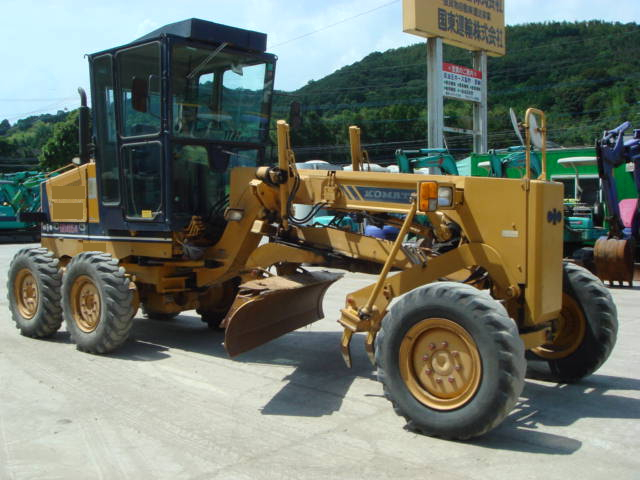 中古建設機械 中古 コマツ KOMATSU モーターグレーダー アーティキュレート式 GD405A-2