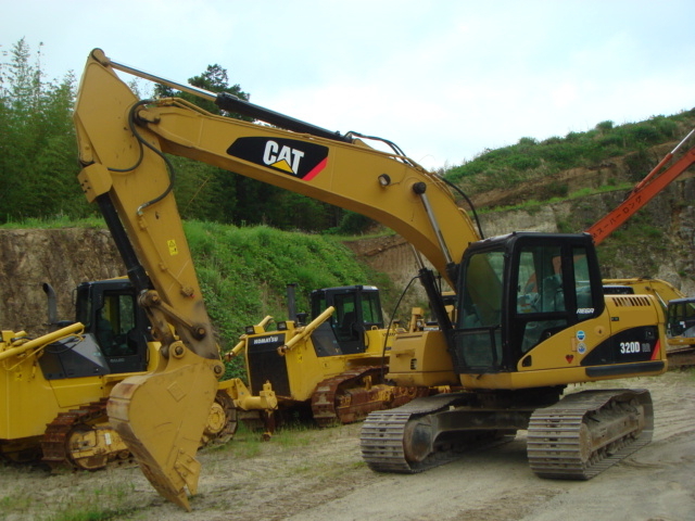 中古建設機械 中古 キャタピラージャパン CATERPILLAR JAPAN 油圧ショベル・バックホー ０．７－０．９立米 320DRR-E