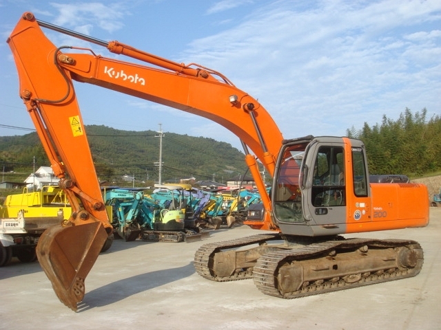 中古建設機械 中古 クボタ KUBOTA 油圧ショベル・バックホー ０．７－０．９立米 K-200