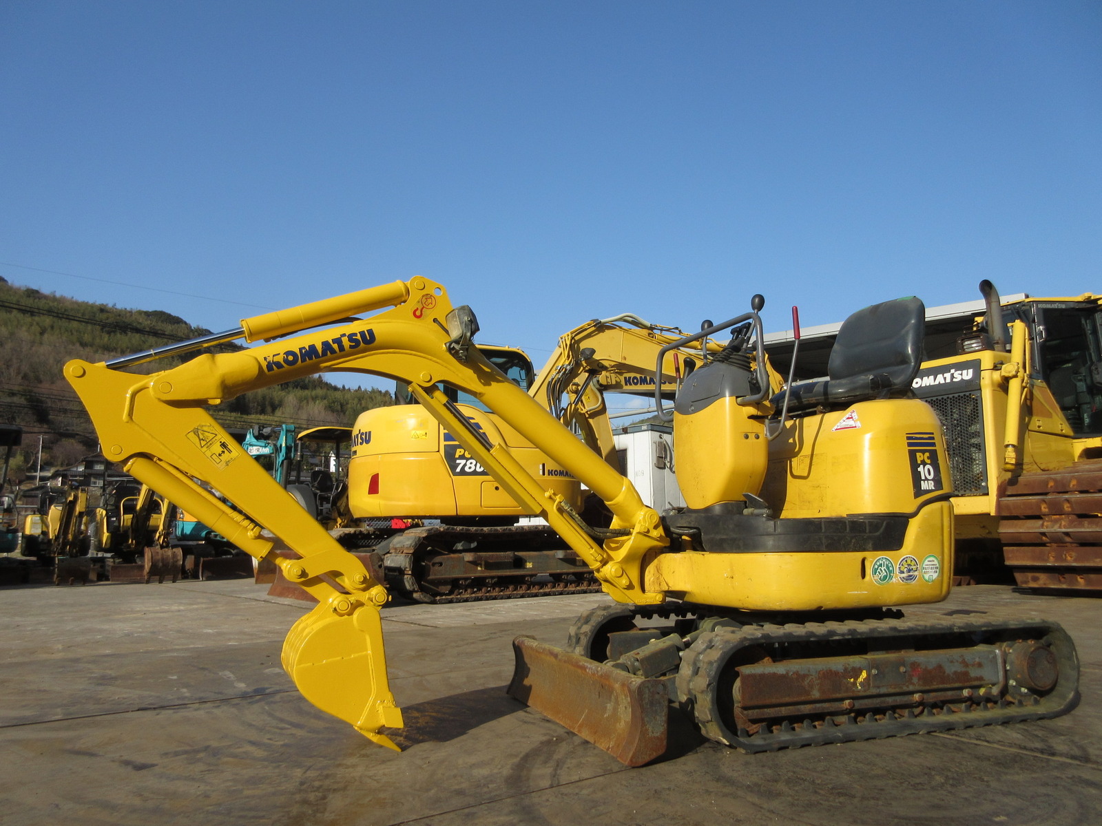 中古建設機械 中古 コマツ KOMATSU 油圧ショベル・バックホー ０．１立米以下 PC10MR-2