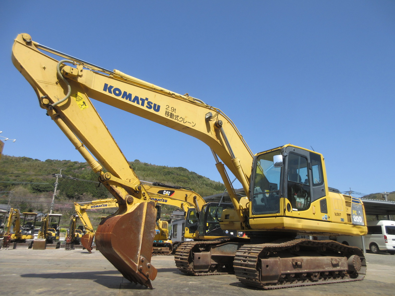 中古建設機械 中古 コマツ KOMATSU 油圧ショベル・バックホー ０．７－０．９立米 PC200-8N1