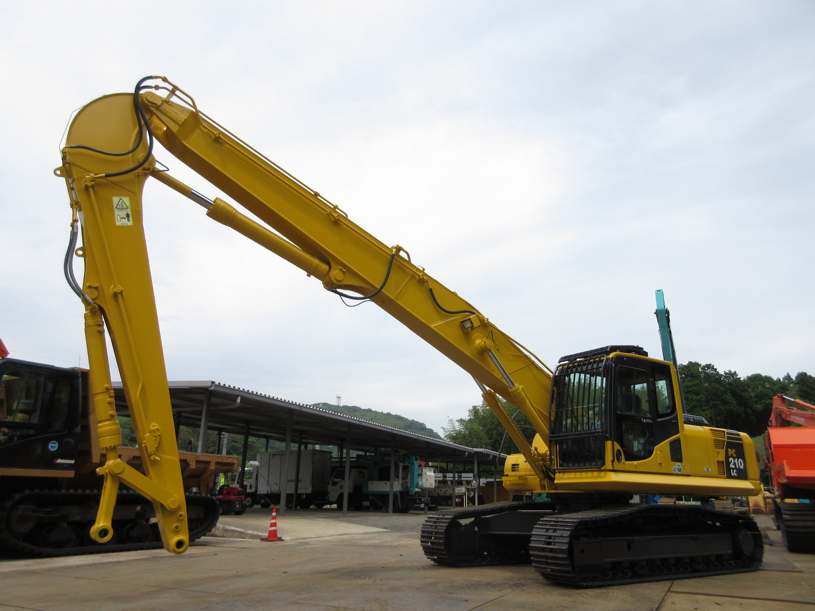 中古建設機械 中古 コマツ KOMATSU 解体機 ロングフロント・ハイリフト PC210LC-8