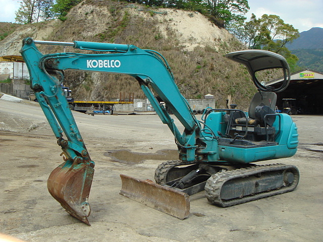 中古建設機械 中古 神鋼コベルコ建機 KOBELCO 油圧ショベル・バックホー ０．２－０．３立米 SK035-2