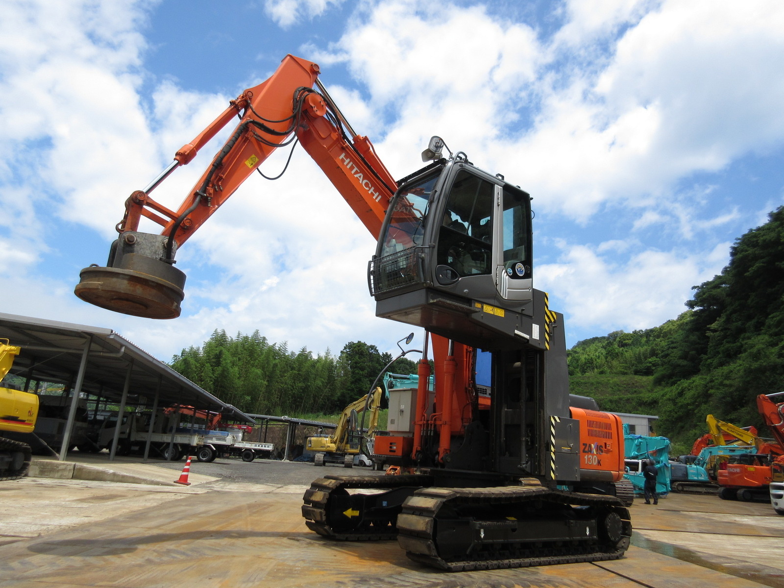 Used Construction Machine Used HITACHI HITACHI Material Handling / Recycling excavators Magnet ZX130K-3