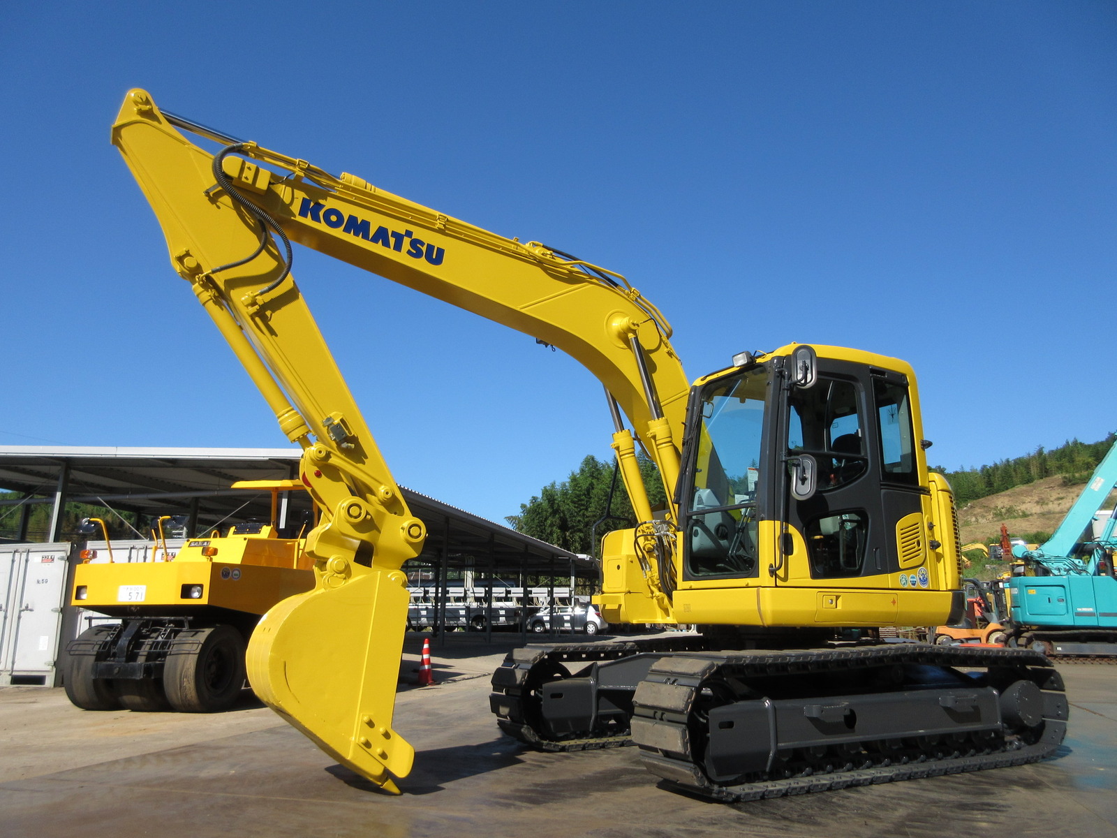 中古建設機械 中古 コマツ KOMATSU 油圧ショベル・バックホー ０．４－０．５立米 PC138US-8