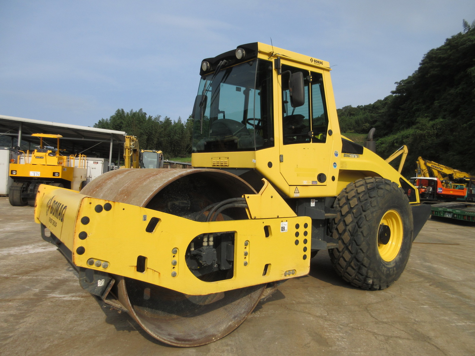 中古建設機械 中古 ボーマク BOMAG ローラー 土工用振動ローラー BW211D-4