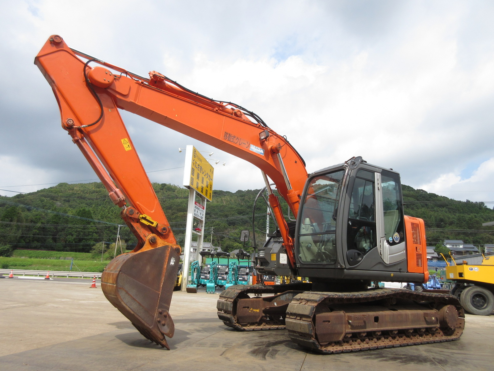 Used Construction Machine Used HITACHI HITACHI Excavator 0.4-0.5m3 ZX135US-3