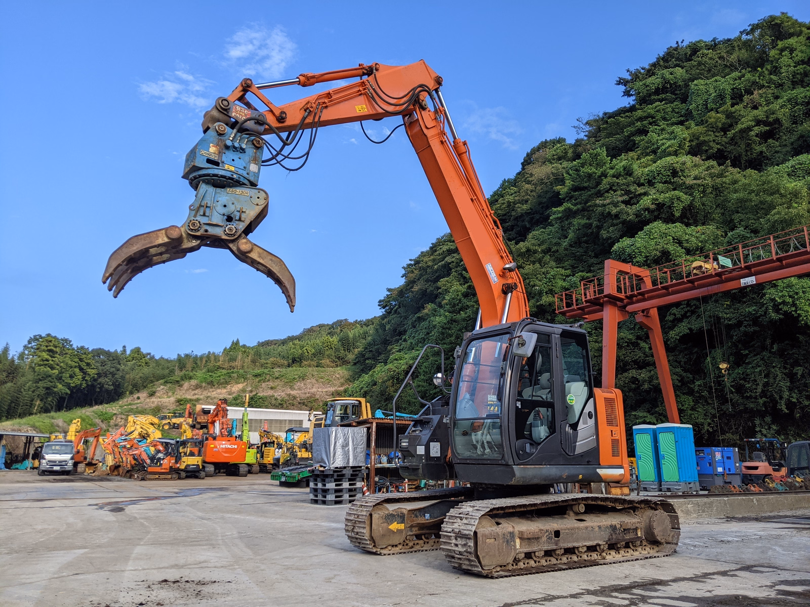 中古建設機械 中古 日立建機 マテリアルハンドリング機 グラップル仕様 ZX135US-6 写真