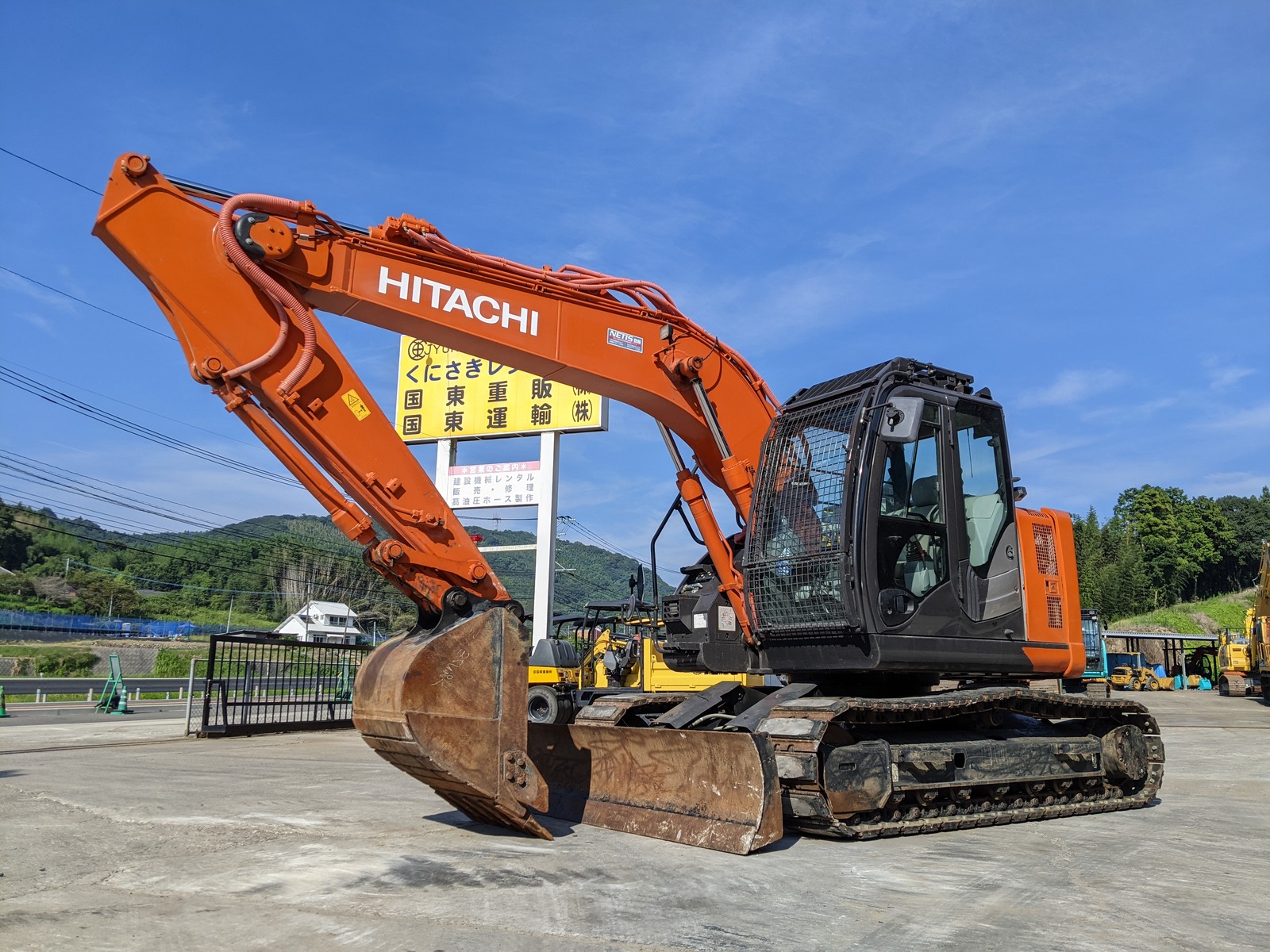 中古建設機械 中古 日立建機 HITACHI 油圧ショベル・バックホー ０．４－０．５立米 ZX135USK-6